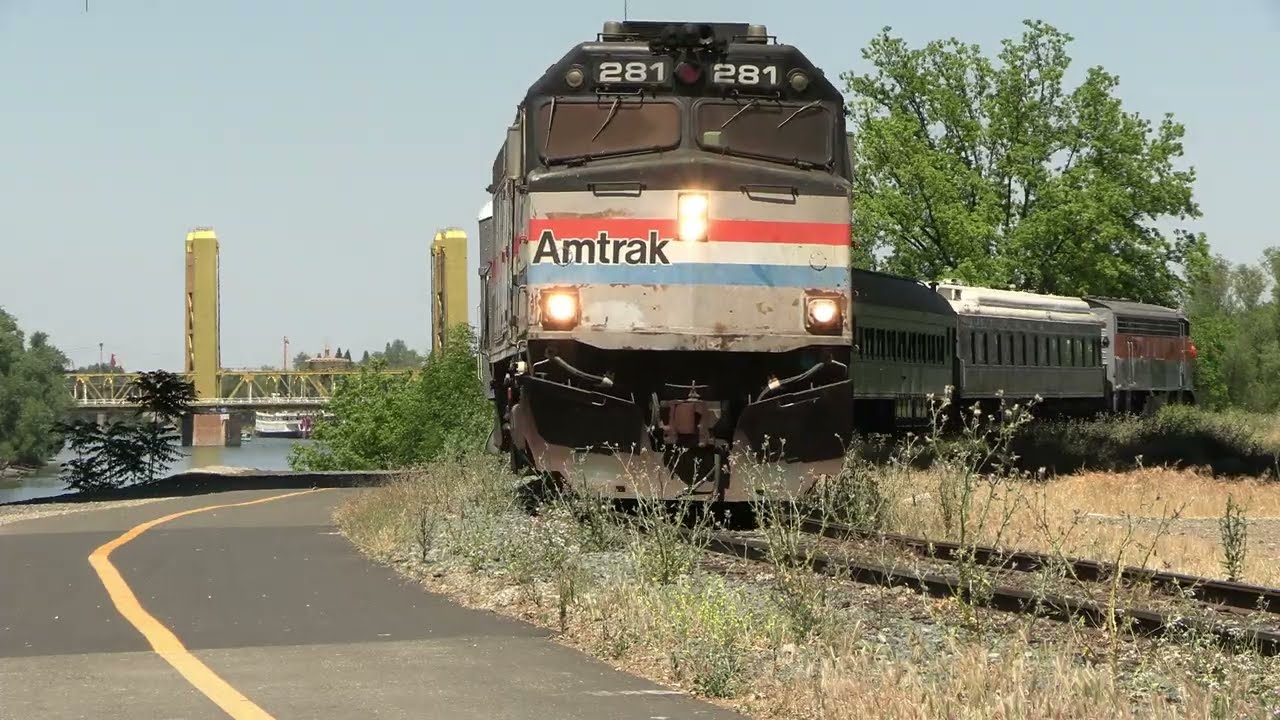 Amtrak F40PH 281 and Western Pacific F7 913 on the Sacramento Southern Railroad!