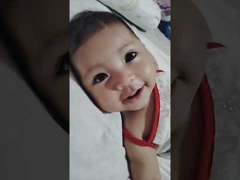 Parang gusto na ni baby sumabay kay mommy nya.