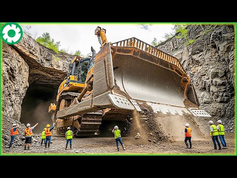 Extreme Dangerous Bulldozer Heavy Machinery Operator Skills That Almost Ended in Disaster