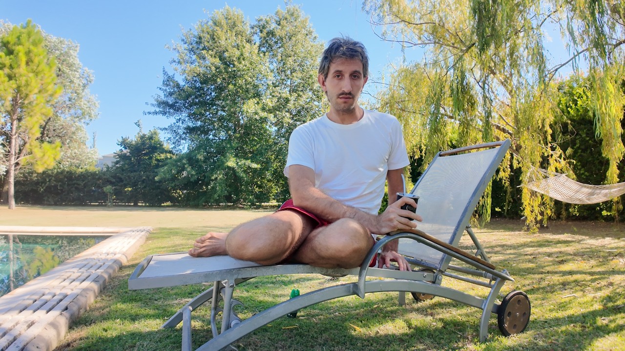 lo dejas solo y llora y rompe cosas