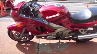 NO.3650　ＺＺＲ４００　Ｎ型　水冷４サイクル１６バルブ４気筒エンジン　ＳＰ忠雄スーパーコンバット２本出しマフラーブラック＆グレー　☆彡 ZZR400/カワサキ 水冷4サイクル4気筒エンジン フルカウル レッドの