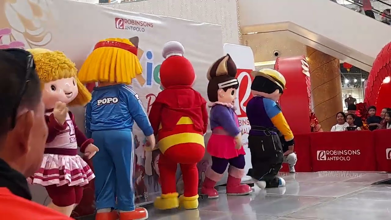 kumpleto ang barkada ni Jollibee!