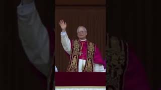 Papa Leon XIV Se presenta por primera vez ante el mundo