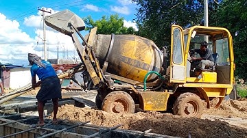 Self Loading Concrete Mixer Ajax Flori