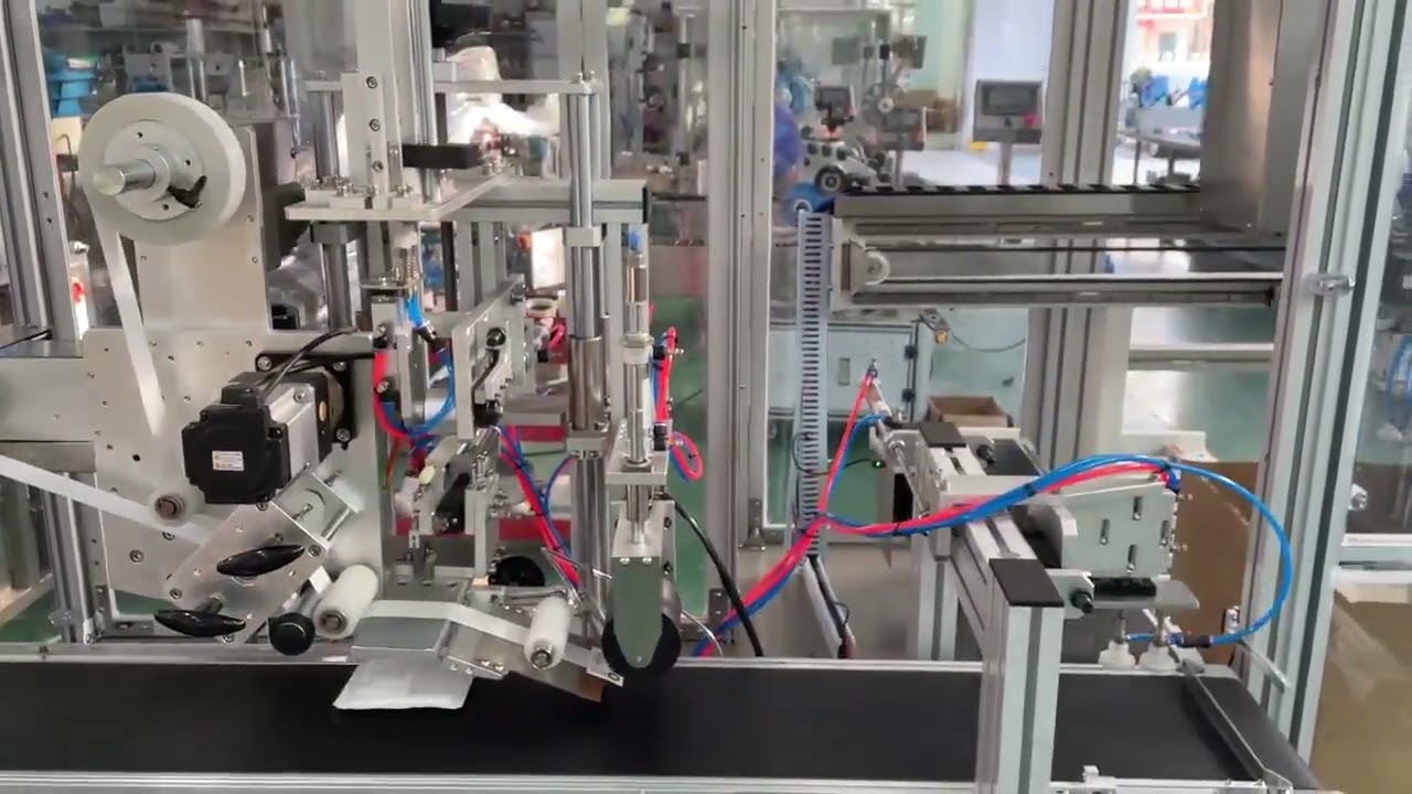 Desiccant labeling machine