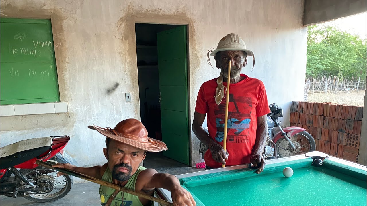CHAGUINHA JOGANDO SINUCA MAIS SEU RAIMUNDO