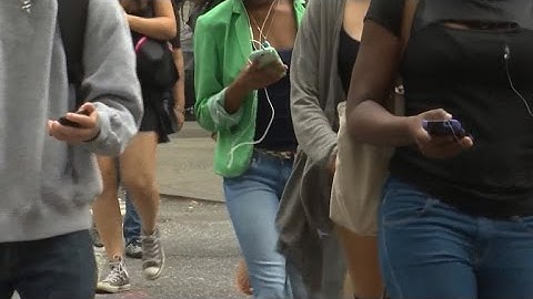 Electronic devices can worsen sleep for teenagers