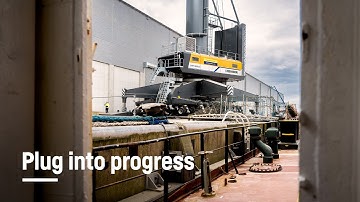 Plug into progress – new LHM 800 mobile harbour crane for Marcor | Liebherr