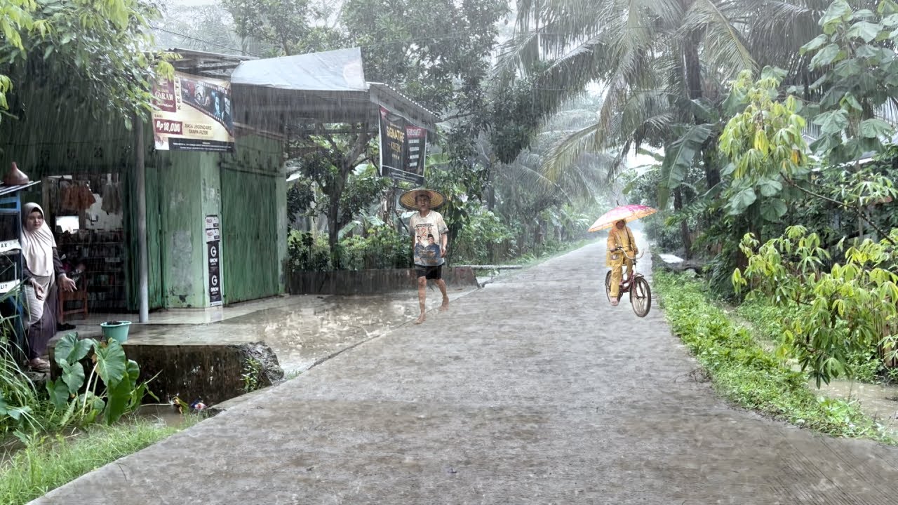 CAN YOU HANDLE THIS? Super Thunderstorm & Heavy Rain while walking in ...