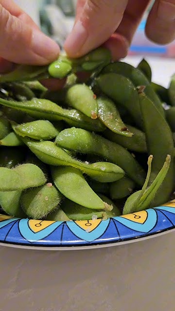 Эдамаме — полезный и вкусный перекус - YouTube