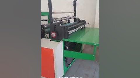Máy cắt miệng và dán đáy túi ni lông hàng chợ và siêu thi.