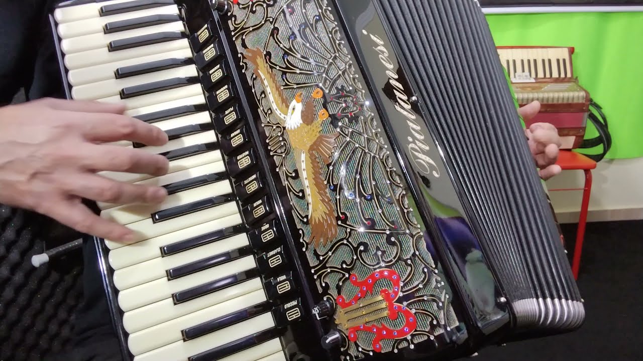 Video aula de acordeon da musica de chao batido com canudo