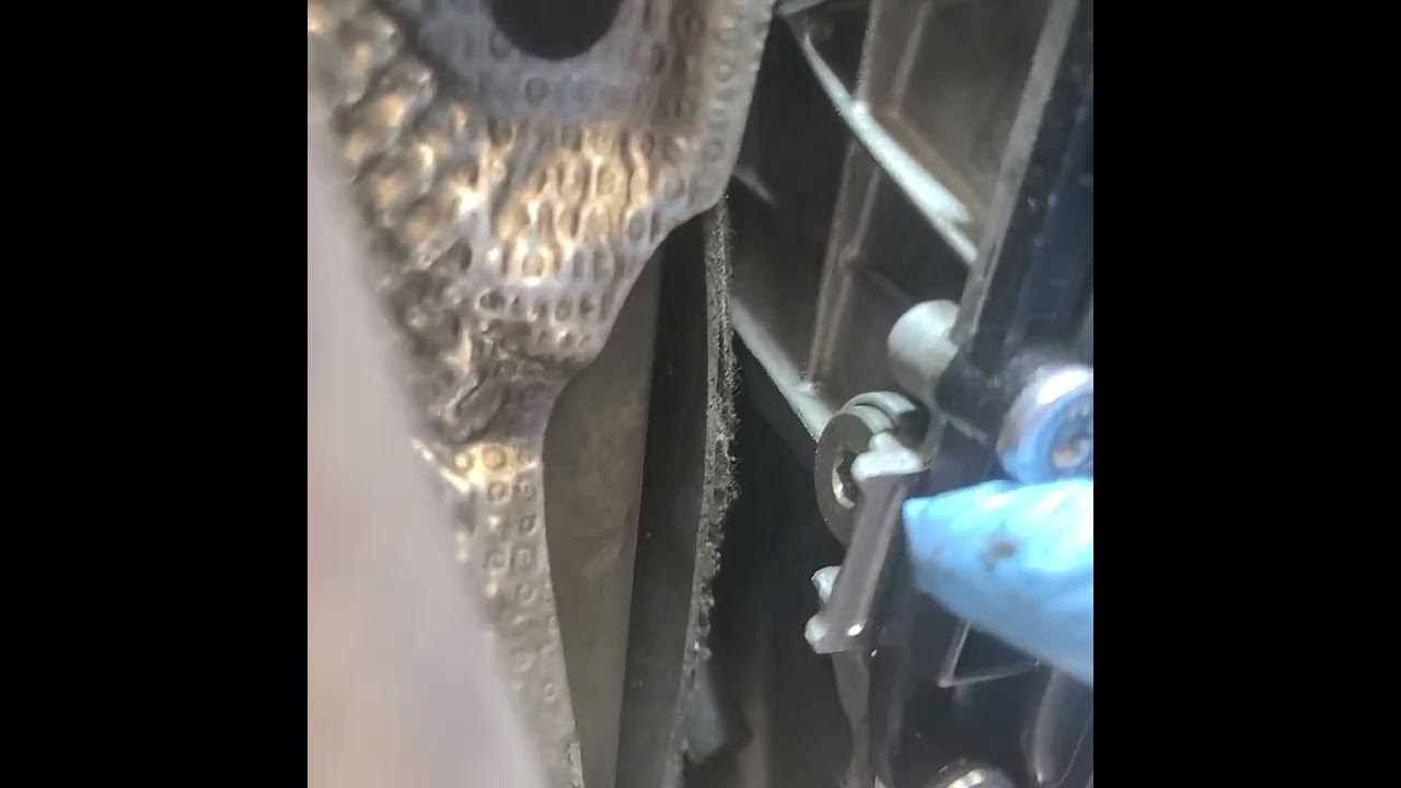 How to check transmission fluid on a 2003 BMW 745li - YouTube