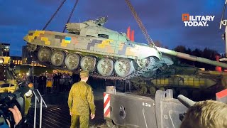 Shocked NATO !! Russian Showed Captured NATO Tanks and Weapon