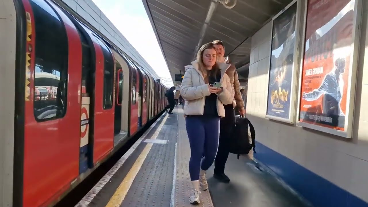 London Underground Journeys (2025) from LEYTON Station to MILE END Station