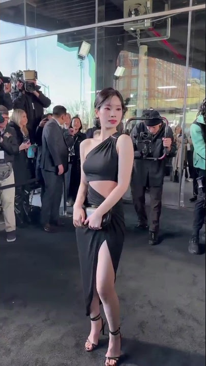 She's way too hot to handle 🥵💖 #dahyun #kpop #twice #foryou #michaelkors #fyp