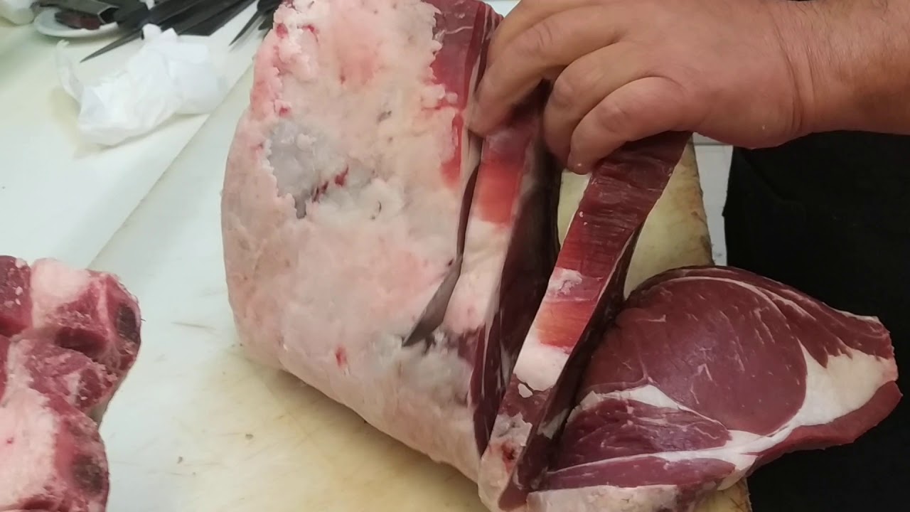 Partir chuletones de ternera