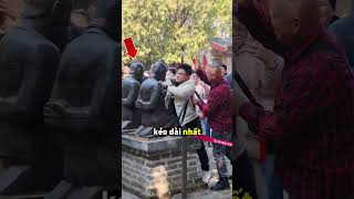Bí mật những bức tượng quỳ suốt hơn 900 năm ở Trung Quốc 😳