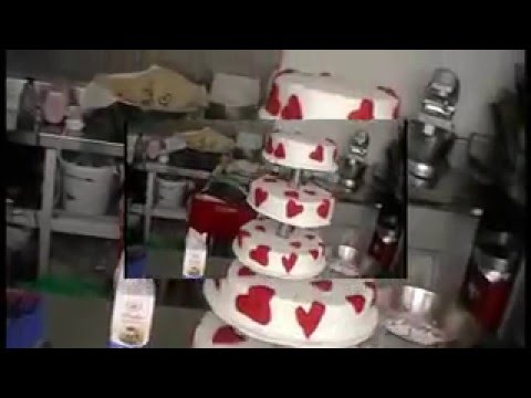 Hochzeitstorte mit Herzen