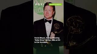 Play video: Kevin Bleyer, Emmy-Winning ‘Daily Show’ Writer, Dies at 54 in Car Accident #shorts