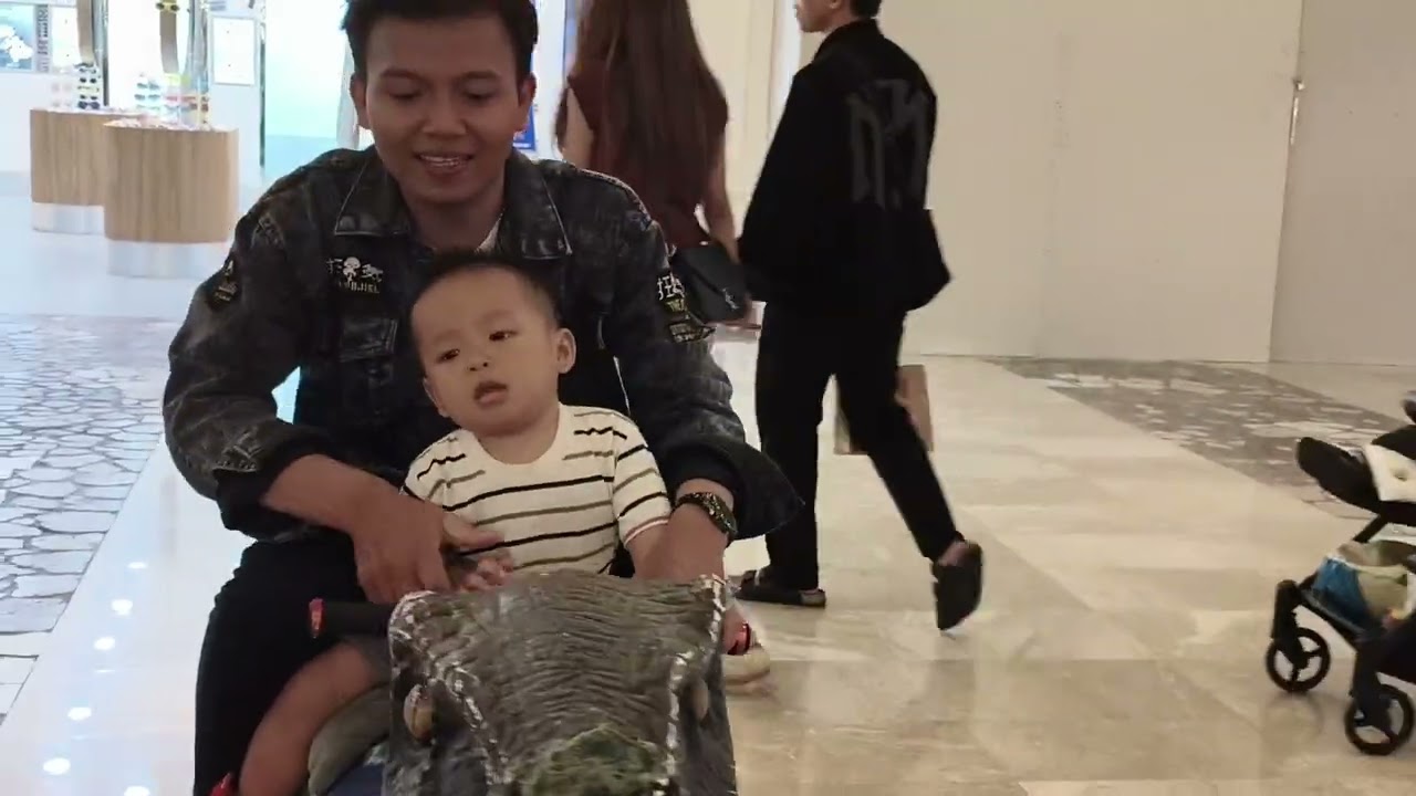 Rayhan Jalan jalan ke Maal Bandung