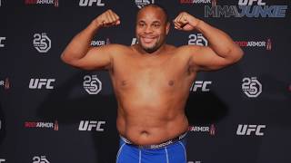 Famous UFC 230: Daniel Cormier official weigh in Profile