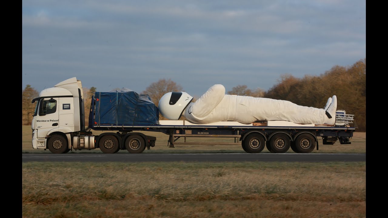 Big Stig Arrives in Poland to Launch BBC Brit proteccion