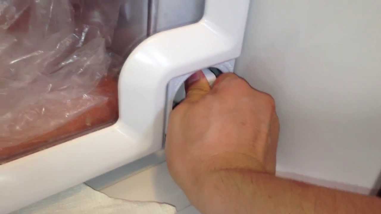 how to put a water filter on a refrigerator