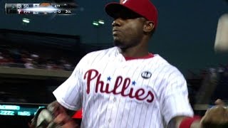 SD@PHI: Howard makes a nice pick on a sharp grounder