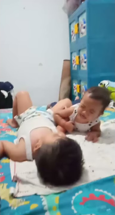 GA SENGAJA TEREKAM, DUA ANAK BAYI BERTENGKAR 😱😱