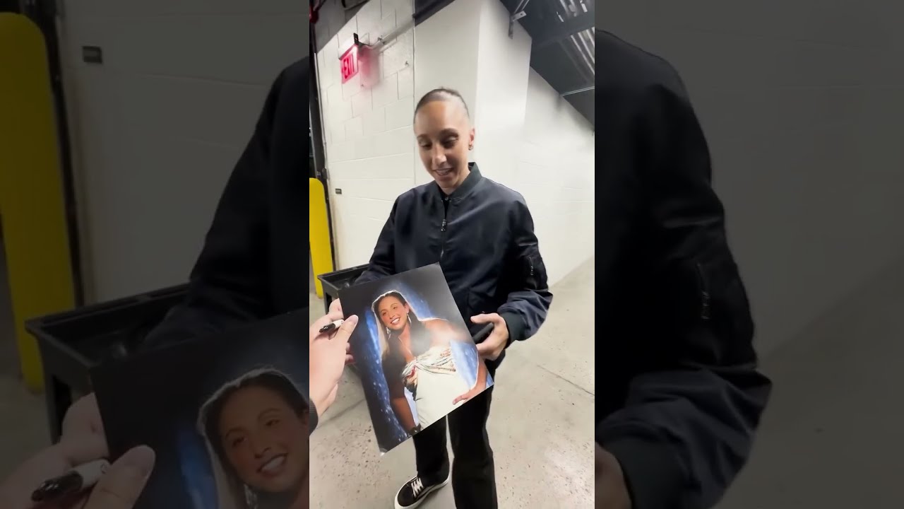 😂 Players reactions to old pictures of themselves | Phoenix Mercury WNBA basketball