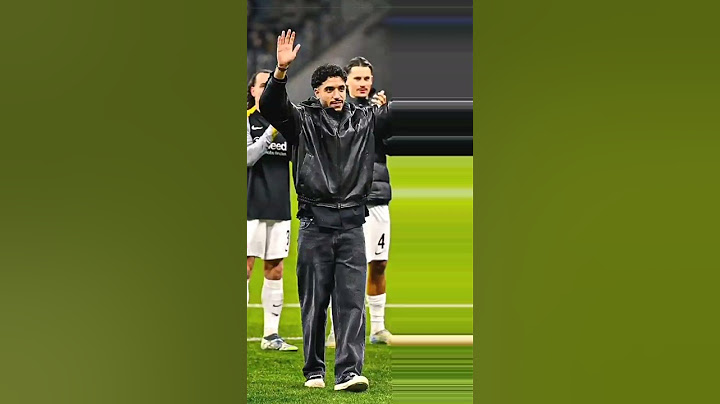 🔵👋🏻 Omar Marmoush says goodbye to Eintracht fans as he’s paying farewell at the stadium……