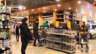 Перфоманс студентов КазГУКИ (КГИК) в супермаркете "Бахетле"