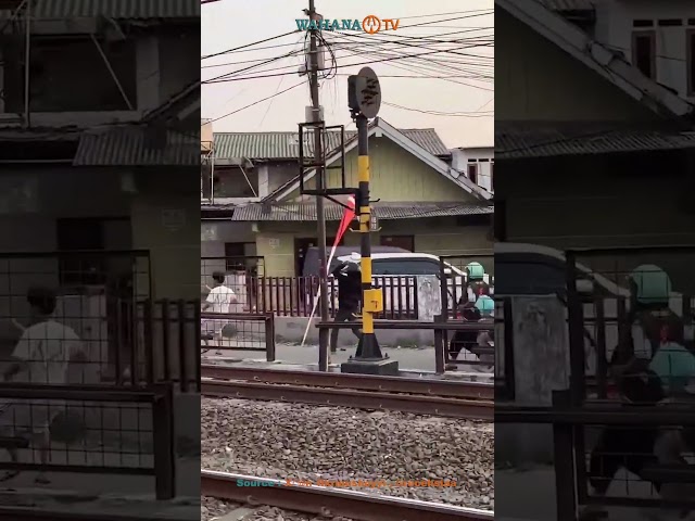 KRL BOGOR RED LINE TERLAMBAT KARENA TAWURAN
