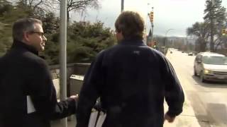 Reporter FAIL - Walks into Post!.flv
