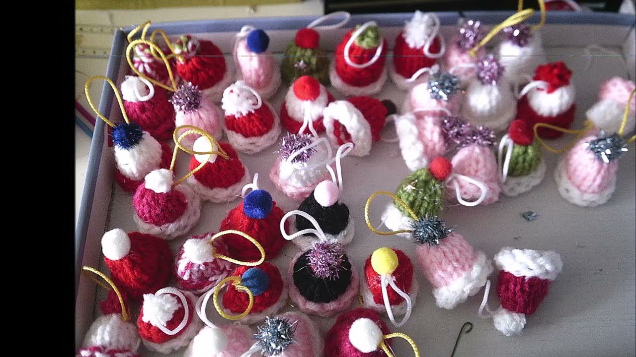 WILLBOND 80 Mini Bonnets Tricotés De Noël – 20 Styles, Pompons – Déco Sapin, Bricolage, Accessoires Poupées, Bouteilles