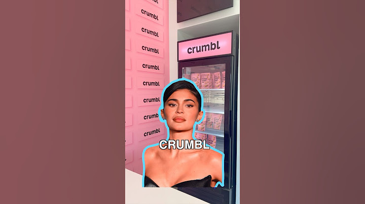 I Bought the VIRAL Crumbl Cookie 🍪