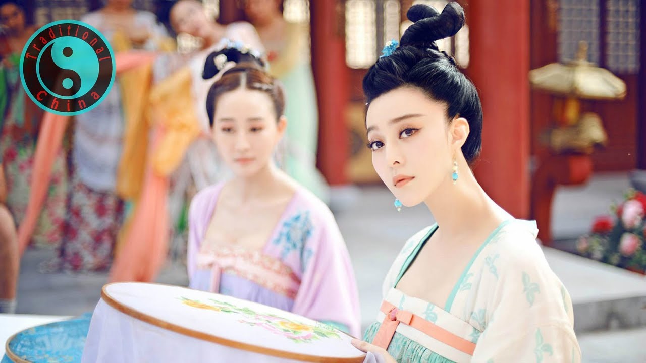 Tong Li 童麗• Beautiful Chinese Music • 月亮花兒開- YouTube