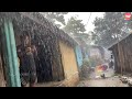 Rain walkvillages located on river dam with small houses look beautiful and calm in the heavy rain