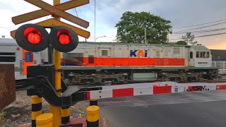 Timpa Sirine | 4 Perlintasan Kereta Api Kota Bandung