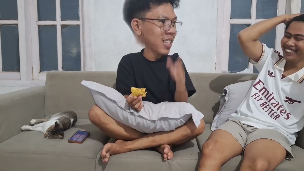 Kadang hidup perlu di syukuri, sebanyak apapun yang kamu capai, gak akan cukup kalo tidak di syukuri