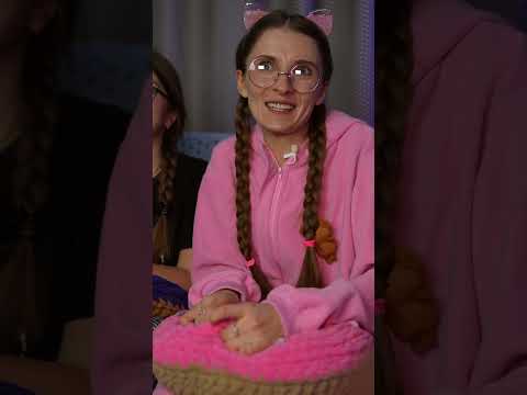 ПОДРУЖКА С НОЧЁВКОЙ Ч.1) а вашим друзьям разрешают у вас ночевать?#shorts
