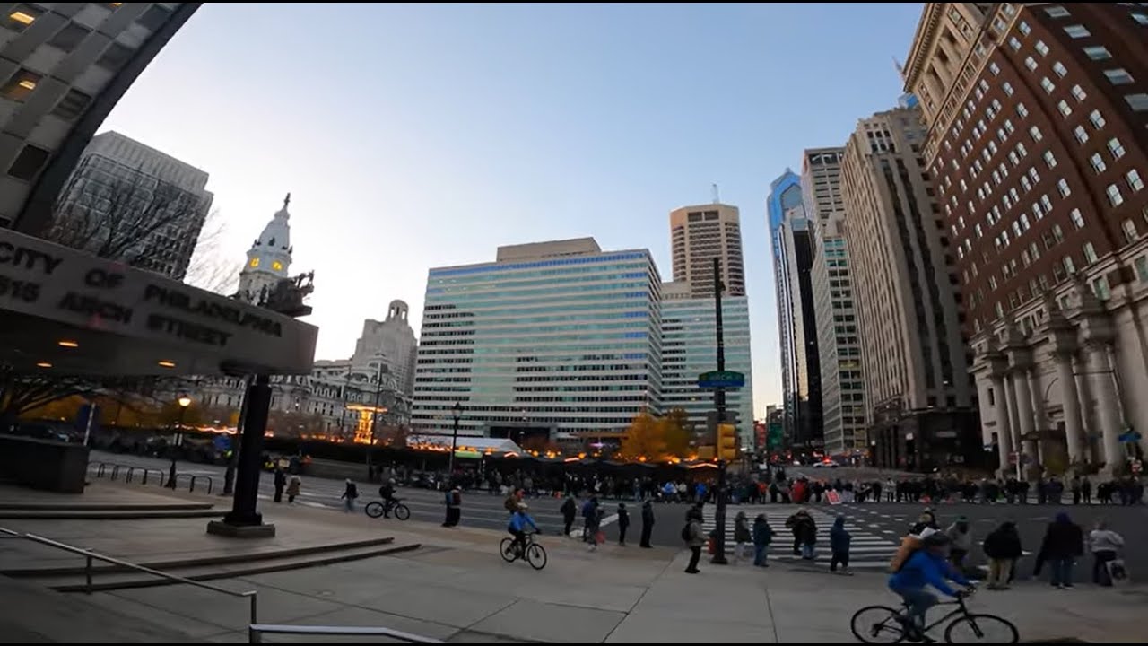 The AACR Philadelphia Full Marathon Frontrunners from 1515 Arch Street and LOVE PARK