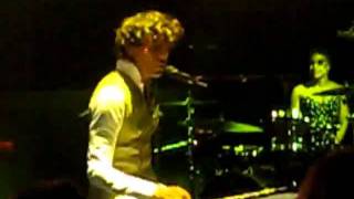 Mika - Grace Kelly (french) - Coca Cola Show - 15.04.2010.avi