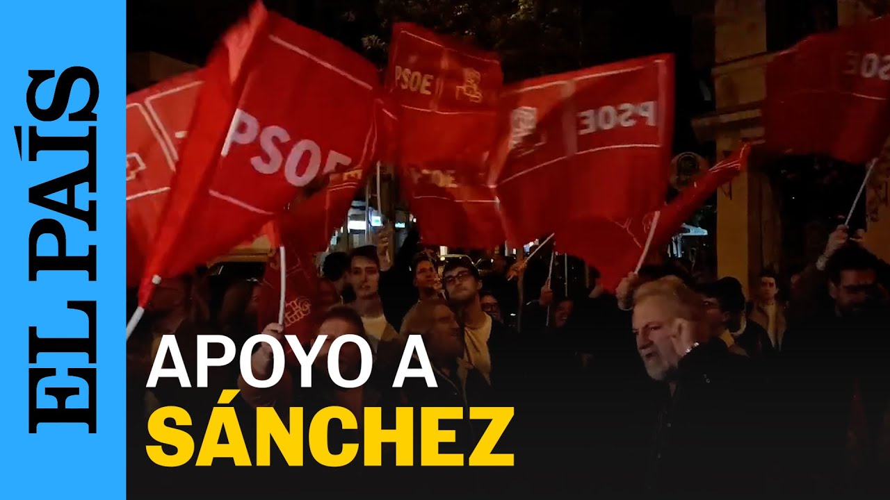 ESPAA  Manifestantes apoyan al presidente Snchez en la calle Ferraz  EL PAS