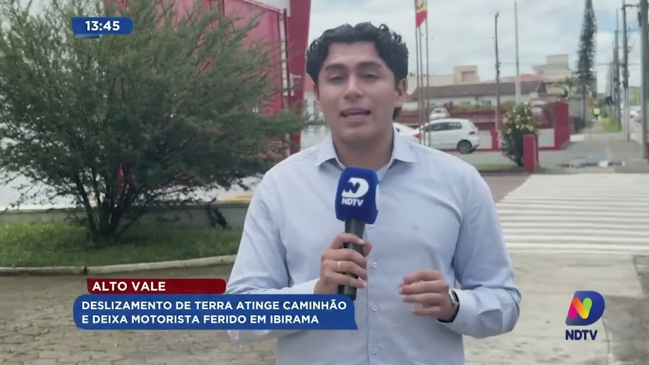 Deslizamento de terra atinge caminhão e deixa motorista ferido em Ibirama