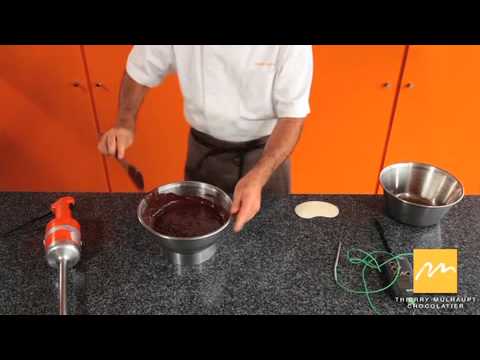 Mise au point du chocolat par le chocolatier Thierry Mulhaupt