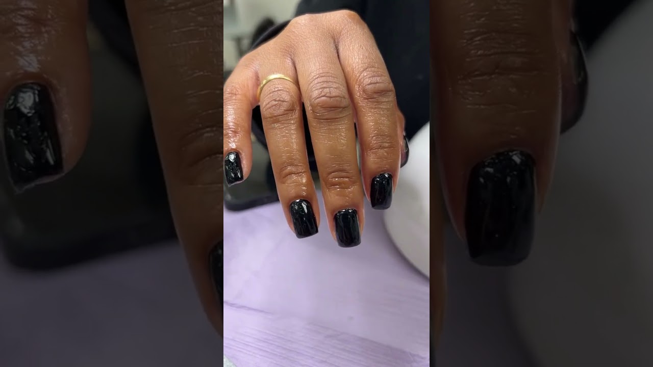 Black nails for fall 