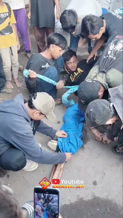 Tragedi Jangkungan terjatuh sampai pingsan #karnavaljeh #shorts #yearofyou #jangkungan #atraksi