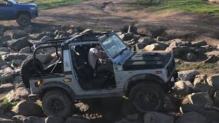 Suzuki Samurai rock crawl old man emu lift on 29s